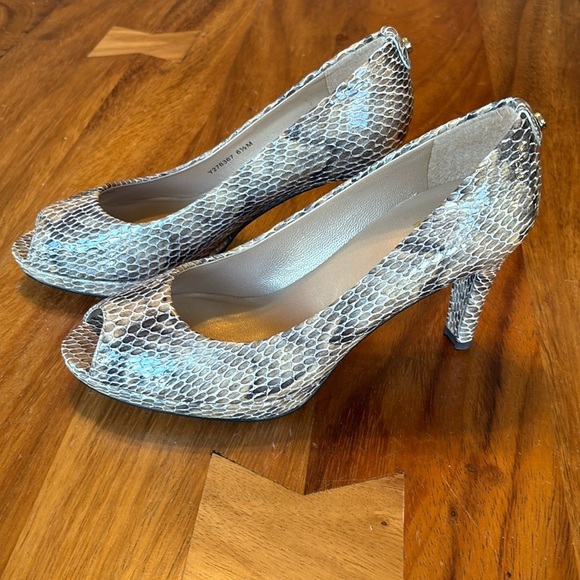 STUART WEITZMAN Plainfield Snake-Print Leather Peep-toe Pumps - Picture 5 of 9